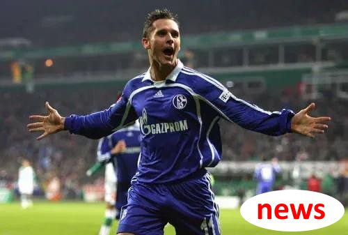 New Laudrupp, người đang ở Bundesliga và Premier League, chỉ ghi 1 bàn trong đội tuyển quốc gia