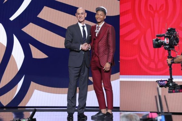 Tôi là người giỏi nhất trong năm nay! Phóng viên Jersey: Pelicans số 7 Pick Fells sẽ mặc áo số 0