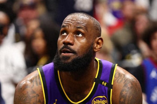 Shams: James muốn trở thành &amp bây giờ; Lakers muốn có trong tương lai. Phải có một số cuộc đối thoại khó khăn giữa hai bên.