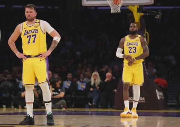 James muốn ở lại với Lakers và sẽ không khám phá thỏa thuận hoặc mua nó