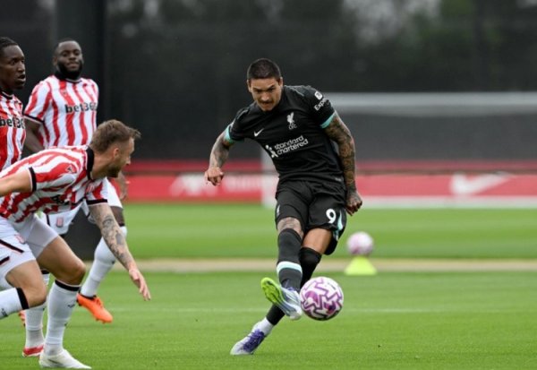 Liverpool 5-0 Stoke City Trong trận đấu thân thiện, Wilz chơi Nunes với một chiếc mũ Chiesa đóng góp